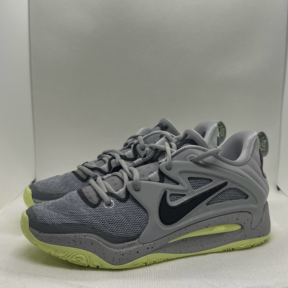 Nike KD15 Wolf Grey 7Y/8.5W. Slightly used. Great condition. Only worn inside.